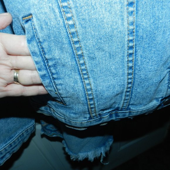 Driftwood Embroidered Denim Jean Jacket Light Wash Aztec Design 🆕NWT - Picture 10 of 14